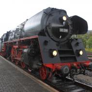 Ersatzlok 01 519 vor den Frankfurter Zug in Meiningen (02.09.2017)