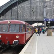 Treffen der Generationen - ein VT 98 Schienenbus trifft auf einen ICE 4 - Rund um Köln (6.4.2019)