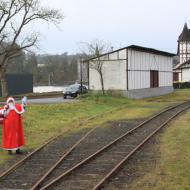 in Burgbrohl stieg der Weihnachtsmann in den ausverkauften Sonderzug und beschenkte alle Kinder - Brohltalbahn Weihnachtsfahrt 2019