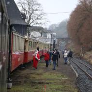 in Burgbrohl wurden die Kinder vom Weihnachtsmann beschenkt - Weihnachtsfahrt auf der Brohltalbahn 2021