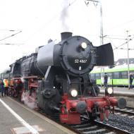 Abfahrt am frühen Morgen im Frankfurter Südbahnhof - Neujahrsfahrt 2022 der Historischen Eisenbahn Frankfurt mit 52 4867 (2.1.2022)