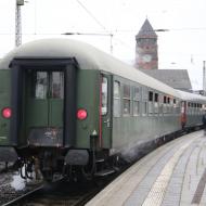 Überholiungshalt in Giessen- Neujahrsfahrt 2022 der Historischen Eisenbahn Frankfurt mit 52 4867 (2.1.2022)