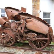 die Überreste vom 54 1695 (G3/4H 7195) werden als 2. Weltkrieg - Mahnmal ausgestellt - 2. Nördlinger Eisenbahnfest (20. Mai 2023)