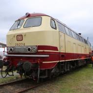 218 217-8 war die EINZIGE rot/beige lackierte 218er der DB, wegen Motorschaden kann sie nicht mehr fahren - DB Museum Koblenz - Sommerfest 2024 (1/2.6.2024)