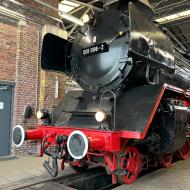 die Schwesterlok 01 008 wurde am Samstag nur ihn Lokschuppen ausgestellt - Museumstage im Eisenbahnmuseum Bochum 2026 mit 01 180 aus Nördlingen