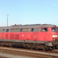 225 023-1 zieht heute Güterzüge für die EfW. Das Bahnunternehmen aus Frechen hat mehrere ex DB Loks im 60er oder 70er Jahre Lackierung. (Euskirchen, 18.07.2014)