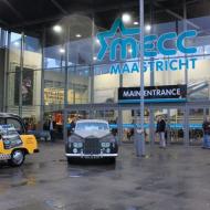 Maastricht InterClassics 2015 : bereits vor dem Eingang vom MECC waren die ersten Oldtimer zu sehen