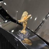 Maastricht InterClassics 2015 : die Rolls-Royce-KÃ¼hlerfigur *Spirit of Ecstasy* wurde erstmals 1911 auf einen Wagen monitiert ... hier als vergoldete Version zu sehen