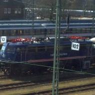 110 469 wurde 1966 in Dienst gestellt und war ursprünglich im Bw Köln Deutzerfeld zu Hause. 2014 wurde sie bei der DB ausgemustert, 2015 versteigert und später im Aw Dessau neu gefristet. Die gehört dem National Express und wird voraussichtlich von der Vulkan-Eifel-Bahn (VEB) für National Express Ersatzzüge der RE7 bzw. RB48 fahren. Die erste Schulungsfahrt für das Personal erfolgte am 10.04.2016 - noch ohne Passagiere. Besonderheit : Es war die letzte 110er, die für DB Regio vor einem Personenzug im Einatz war. Das Foto entstand am 09.04.2016 im Bw Köln 1 aus einen fahrenden Zug der Linie RB48 heraus - ohne geputzte Scheiben versteht sich.