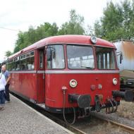 angekommen im Kahlenborn fährt in Zug nach kurzen Aufenthalt zurück nach Linz - unterwegs auf der Kasbachtalbahn