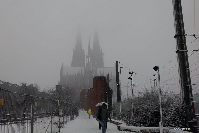 Kölner Dom im Schneegestöber (24.01.2015)