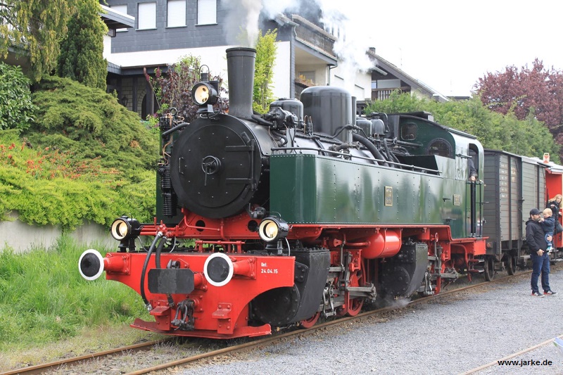 Brohltalbahn Dampflok 11sm - Umsetzen der Lok in Oberzissen zur RÃ¼ckfahrt nach Brohl (01.05.2015)