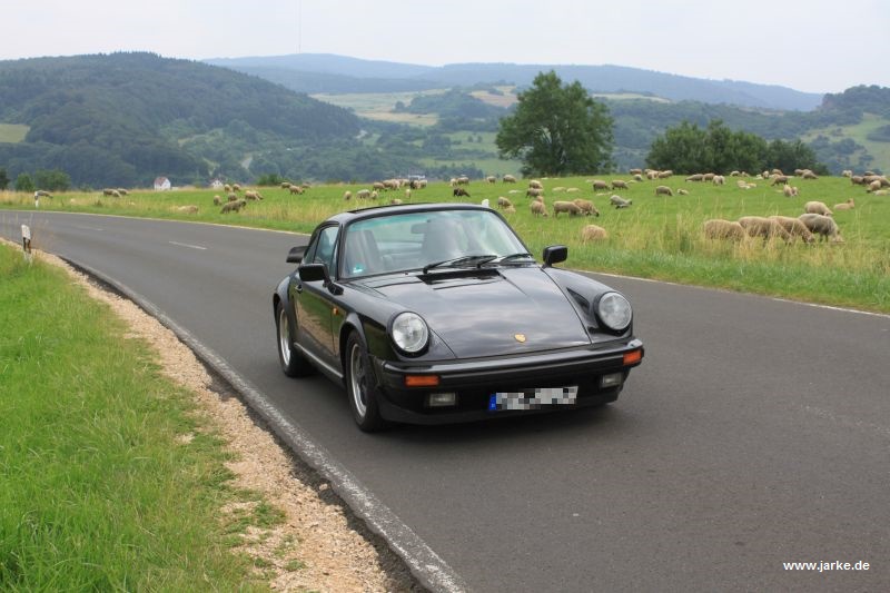 Porsche 911 Carrera 3.2 unterwegs in der Vulkaneifel - Nähe Kasselburg bei Gerolstein (24.07.2016)