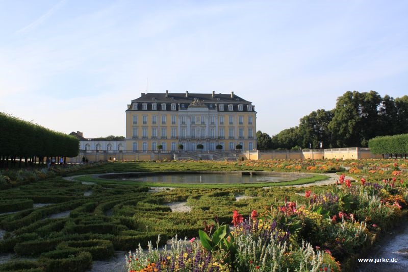 Schloss Augustusburg - SÃ¼dseite  mit Gartenparterre (13.08.2016)