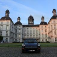 Porsche 911 Carrera 3.2 - vor Schloß Bensberg