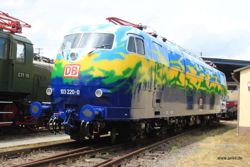 103 220-0 wurde in den letzten Jahren aufwendig neu lackiert ud wurde erstmals beim Sommerfest 2018 gezeigt - DB Museum Koblenz. Die Lok kann nicht mehr fahren (16.06.2018).