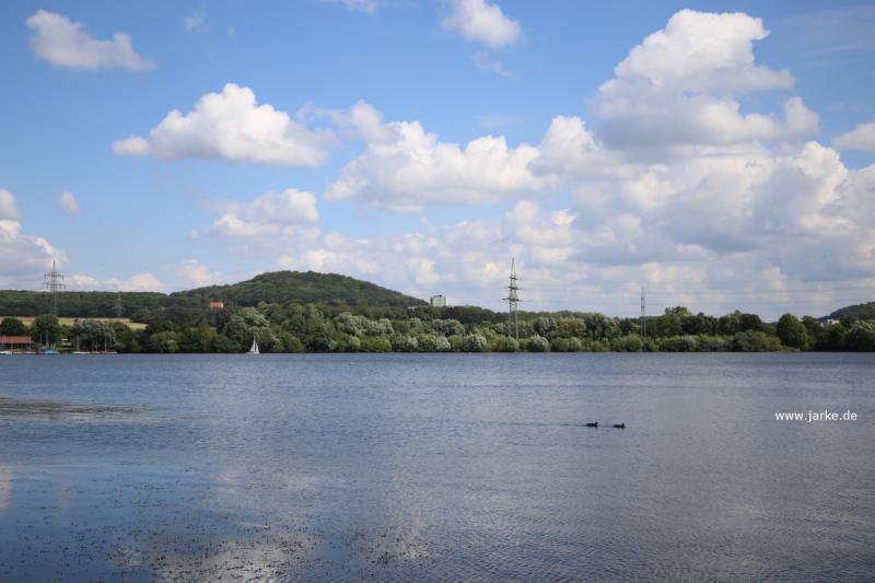 Blick vom Ufer auf den Harkortsee / Wetter an der Ruhr (1.8.2021)